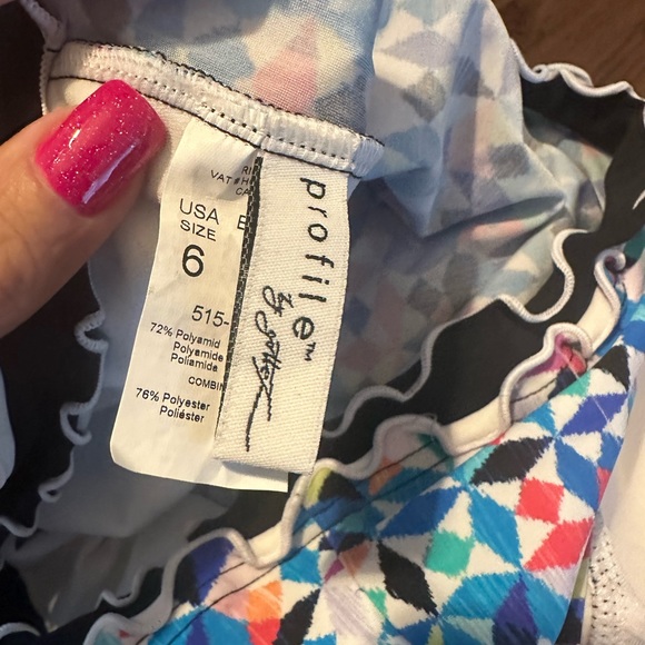 Tankini top size 6 by Profile by Gottex, ruffled little black bottom. - Picture 4 of 4